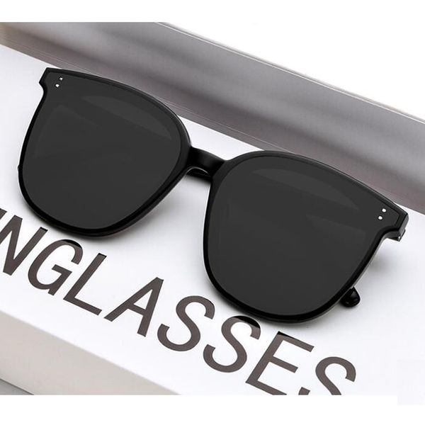 2021 new black classic women sunglasses uv400 drinving glasses with box 5n4d, White;black
2021 new black classic women sunglasses uv400 drinving glasses with box 5n4d, White;black