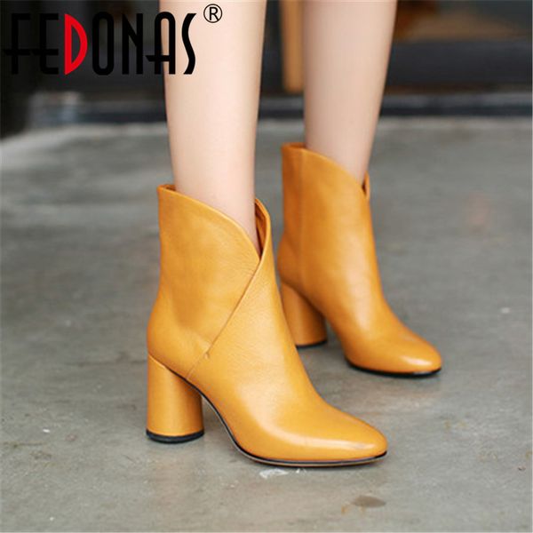 fedonas 2020 women ankle elegant warm winter genuine leather shoes woman high heeled motorcycle ladies boots q1104, Black
fedonas 2020 women ankle elegant warm winter genuine leather shoes woman high heeled motorcycle ladies boots q1104, Black