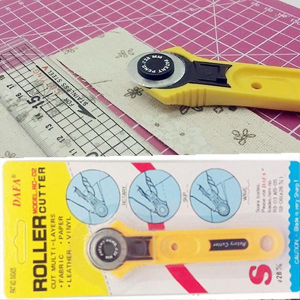 patchwork roller wheel round knife cloth cutting knife 28mm made in taiwan for leather fabrics, etc.1, Black
patchwork roller wheel round knife cloth cutting knife 28mm made in taiwan for leather fabrics, etc.1, Black