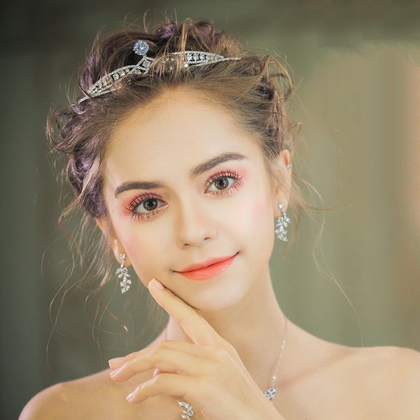 bridal headdress 2020 new korean dress hairdressing wedding small artificial zircon crown necklace three piece set, Silver
bridal headdress 2020 new korean dress hairdressing wedding small artificial zircon crown necklace three piece set, Silver