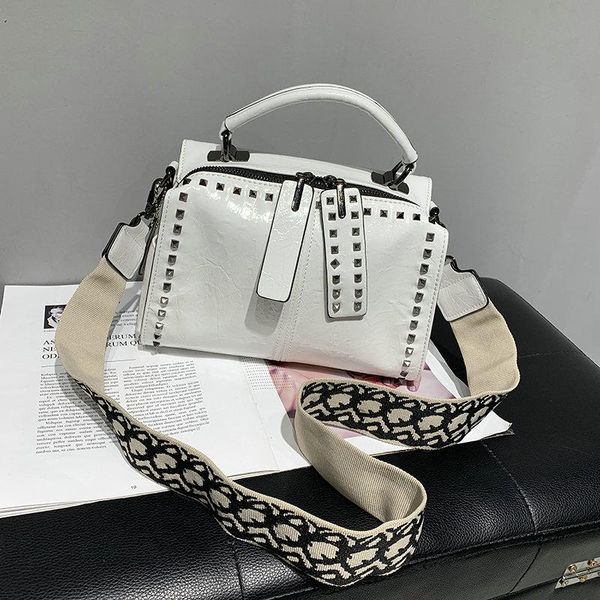 2020 новое лето broadband crossbody сумка женский rivet плеча сумка женщина бостон tote 896
2020 новое лето broadband crossbody сумка женский rivet плеча сумка женщина бостон tote 896