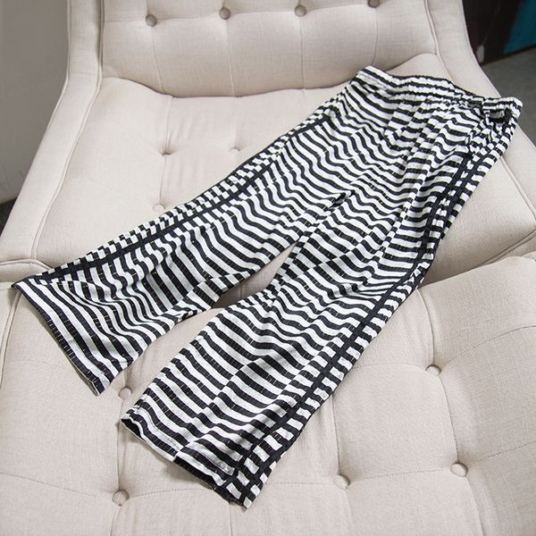 2020 satin new heavyweight black white stripe simple leisure leg silk pants 3q78
2020 satin new heavyweight black white stripe simple leisure leg silk pants 3q78