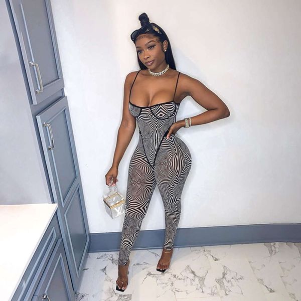 2020 new autumn women's screen printing jumpsuit two piece breathable pants, Black;white
2020 new autumn women's screen printing jumpsuit two piece breathable pants, Black;white