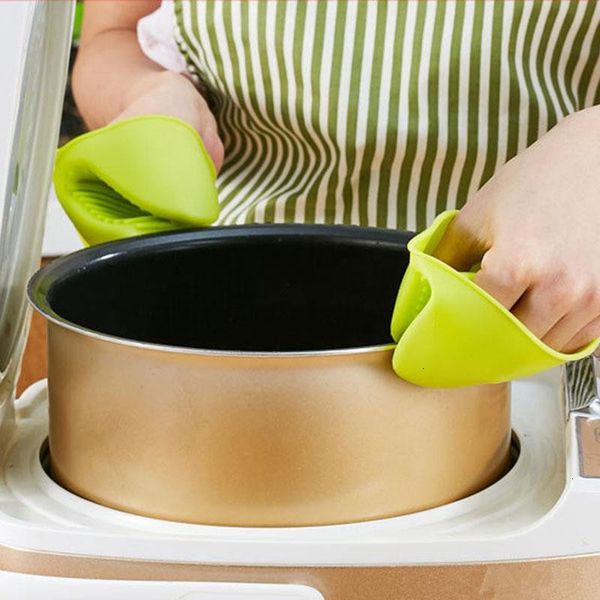 factory price silicone durable heat-resistant gloves oven pliable microwave heat insulation mitt waterproof cooking non
factory price silicone durable heat-resistant gloves oven pliable microwave heat insulation mitt waterproof cooking non