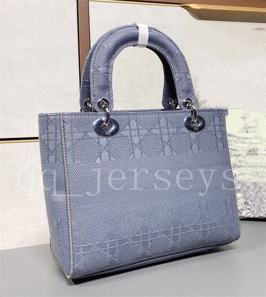 luxury designer retro women's 2021 new fashion trendy wild one shoulder messenger wandering bag
luxury designer retro women's 2021 new fashion trendy wild one shoulder messenger wandering bag