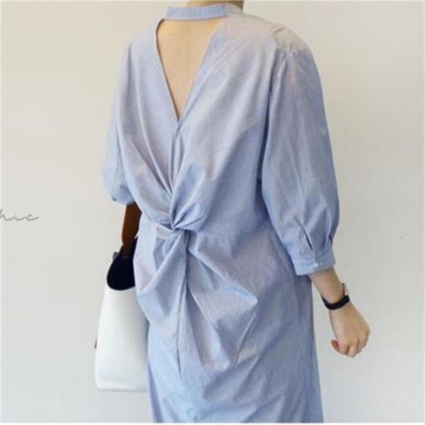 2021 new women summer fashion classic blue striped cross lace-up runway woman robe femme casual loose shirt 6xmo, Black;gray
2021 new women summer fashion classic blue striped cross lace-up runway woman robe femme casual loose shirt 6xmo, Black;gray