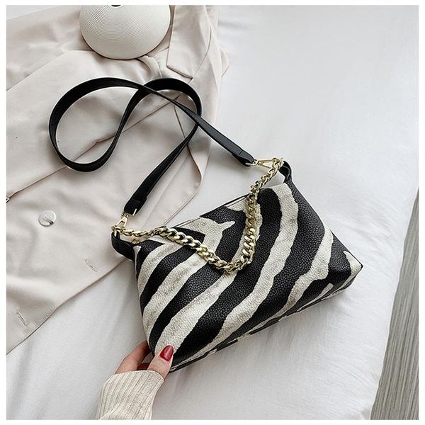 2020 summer soft leather ladies one-shoulder handbag mini solid color messenger bag women's travel simple one-shoulder handbag
2020 summer soft leather ladies one-shoulder handbag mini solid color messenger bag women's travel simple one-shoulder handbag