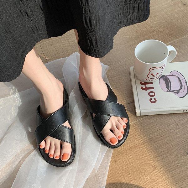 2021 spring fashion new popular round head flat bottom ladies black casual slippers 1660
2021 spring fashion new popular round head flat bottom ladies black casual slippers 1660