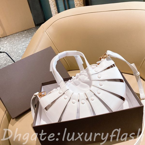 Fashion Ladies Weave Hollow Out Unique Style Handbags Designers Popular Europe and America Crossbody Shoulder Bags Beautiful Color Wholesale
Fashion Ladies Weave Hollow Out Unique Style Handbags Designers Popular Europe and America Crossbody Shoulder Bags Beautiful Color Wholesale