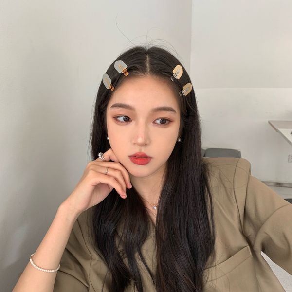 mona same net red duckbill hairdressing card broken hair edge japanese bangs traceless hairpin metal clip headdress
mona same net red duckbill hairdressing card broken hair edge japanese bangs traceless hairpin metal clip headdress