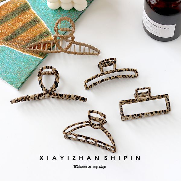 korean cool style, leopard print large alloy hollow hair grip, back head clip, and hairpin headdress
korean cool style, leopard print large alloy hollow hair grip, back head clip, and hairpin headdress