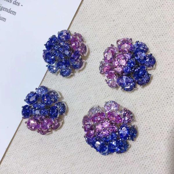 2020 new Korean version with micro inlay, gradual purple red flower earrings, delicate and fashionable earrings, female wholesal1, Golden;silver
2020 new Korean version with micro inlay, gradual purple red flower earrings, delicate and fashionable earrings, female wholesal1, Golden;silver