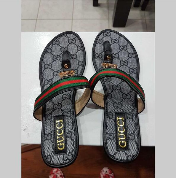 летний дизайнер сандалии женщин сандалии g пляж cork тапочки двойной пряжки башмаков слайды женщины скольжения на флип-флоп обувь size35-42, Black
летний дизайнер сандалии женщин сандалии g пляж cork тапочки двойной пряжки башмаков слайды женщины скольжения на флип-флоп обувь size35-42, Black