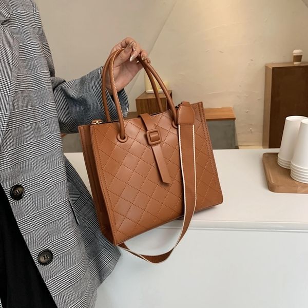 olsitti simple pu leather shoulder bags for women 2020 winter trend branded crossbody bag high capacity handbags trending luxury, Red;black
olsitti simple pu leather shoulder bags for women 2020 winter trend branded crossbody bag high capacity handbags trending luxury, Red;black