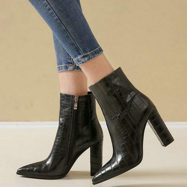 2020 new basic women ankle boots fashion pointed toe thick heel women short boots zipper cow pu leather black white
2020 new basic women ankle boots fashion pointed toe thick heel women short boots zipper cow pu leather black white