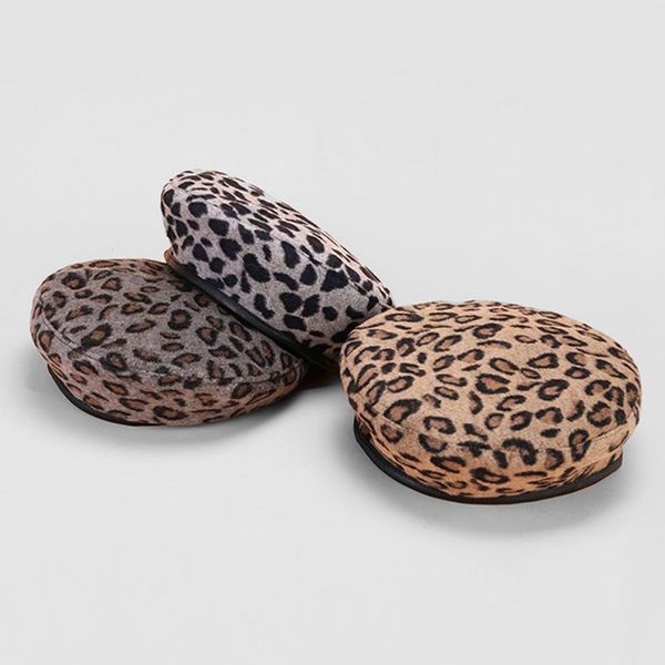 новая мода 100% шерсти берет leopard ретро берет шляпы зимы теплые вязаные девушки простые шапки 3 цвета, Blue;gray
новая мода 100% шерсти берет leopard ретро берет шляпы зимы теплые вязаные девушки простые шапки 3 цвета, Blue;gray