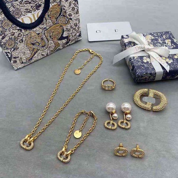 2022 latest factory wholesale diamond pearl brass fashion necklace bracelet ring earring earring 925 silver needle
2022 latest factory wholesale diamond pearl brass fashion necklace bracelet ring earring earring 925 silver needle