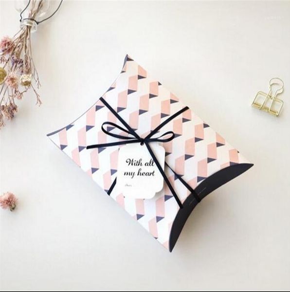 4 pcs european style pillow shape big size wedding favors candy boxes party gift box bomboniera giveaways box , 14x19cm1
4 pcs european style pillow shape big size wedding favors candy boxes party gift box bomboniera giveaways box , 14x19cm1
