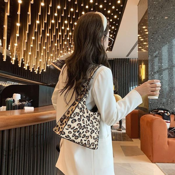 zebra printed shoulder messenger bag simple crossbody bags fashion pu leather casual women handbags totes clutch bag
zebra printed shoulder messenger bag simple crossbody bags fashion pu leather casual women handbags totes clutch bag