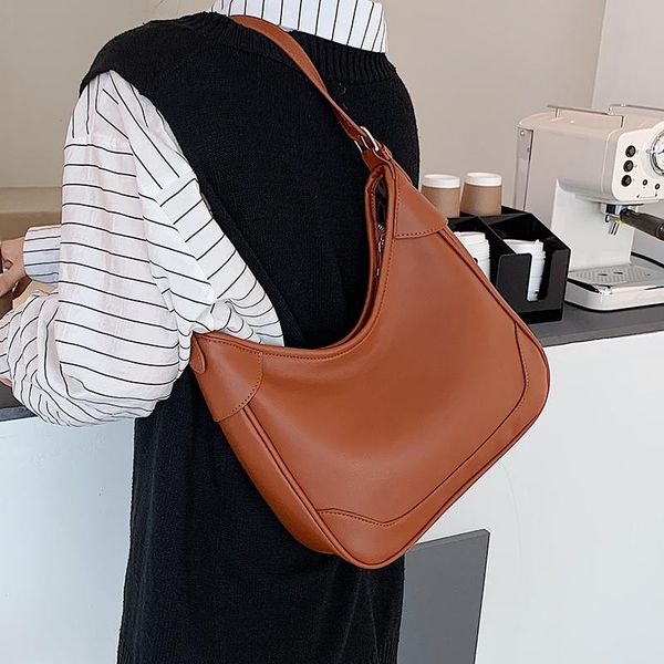 niche design high-end handbags 2020 autumn/winter new fashion shoulder bag underarm bag wild ins messenger width: 28cm
niche design high-end handbags 2020 autumn/winter new fashion shoulder bag underarm bag wild ins messenger width: 28cm