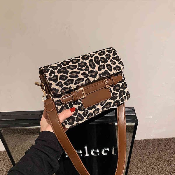 2022 factory wholesale fashion versatile one shoulder small square autumn and winter women's texture messenger bag
2022 factory wholesale fashion versatile one shoulder small square autumn and winter women's texture messenger bag