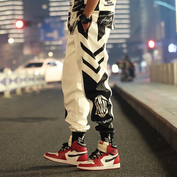 2021 new men's joggers'hip hop loose track pants long streetwear fashion young pantalon zhya kdwb, White;black 
2021 new men's joggers'hip hop loose track pants long streetwear fashion young pantalon zhya kdwb, White;black