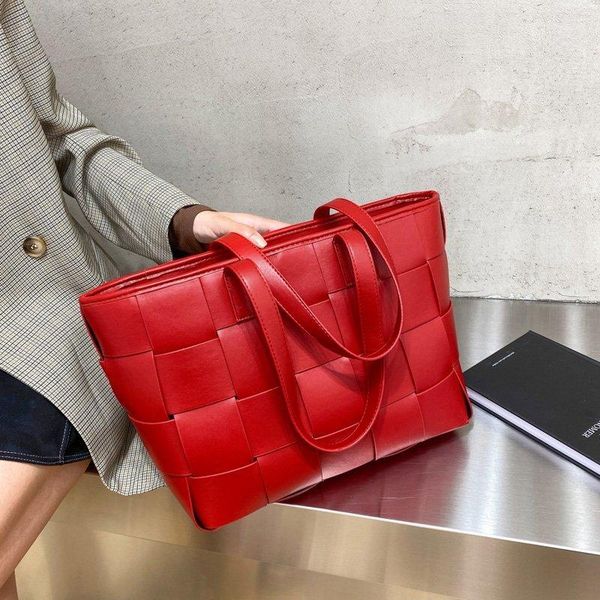 designer pu leather shoulder bags for women 2020 weave vegetable basket handbags travel luxury hand bag female large shoulder ba
designer pu leather shoulder bags for women 2020 weave vegetable basket handbags travel luxury hand bag female large shoulder ba
