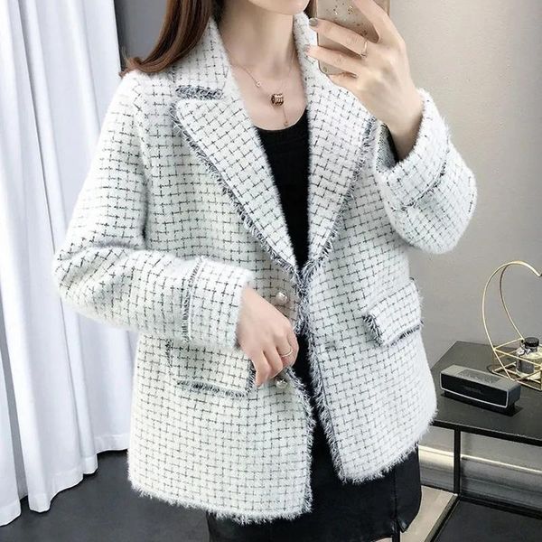 office lady casual small plaid turn-down collar jacket women elegant mink fleece chic coat korean loose two buttons outerwear, Black;brown
office lady casual small plaid turn-down collar jacket women elegant mink fleece chic coat korean loose two buttons outerwear, Black;brown