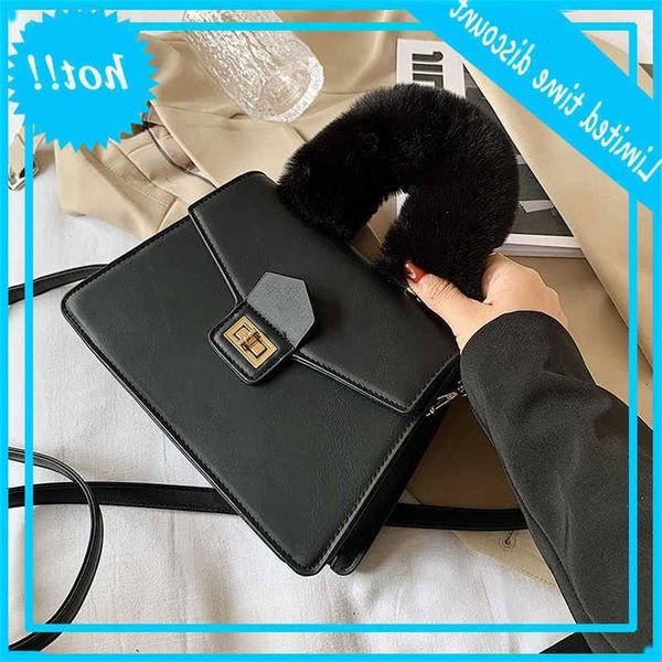 pluche tote 2021 fashion new quality pu learn women handbag designer finger shoulder bag
pluche tote 2021 fashion new quality pu learn women handbag designer finger shoulder bag