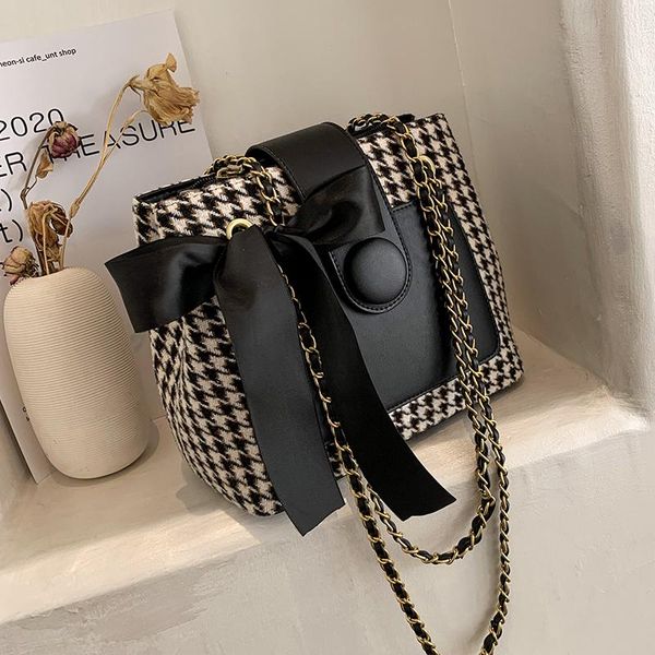 shoulder bags niche design handbags fall/winter fashion chain messenger bucket bag underarm dual-use width: 23cm
shoulder bags niche design handbags fall/winter fashion chain messenger bucket bag underarm dual-use width: 23cm