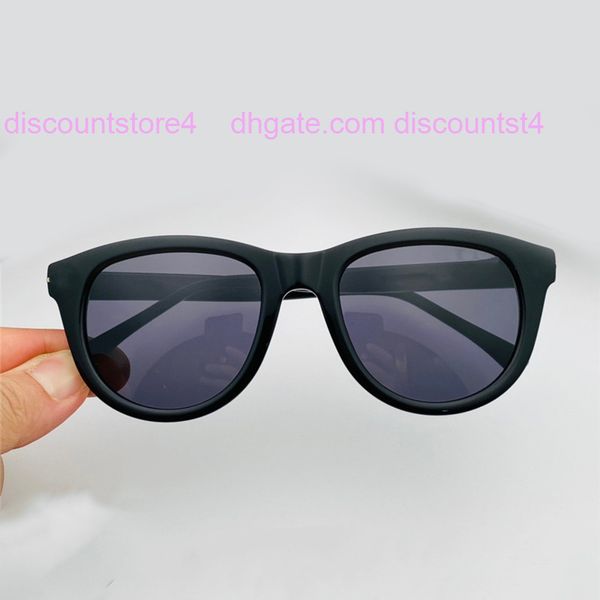 520-f new men women sunglasses fashionable and popular retro style round high-grade sheet frame anti-ultraviolet lens box, White;black
520-f new men women sunglasses fashionable and popular retro style round high-grade sheet frame anti-ultraviolet lens box, White;black