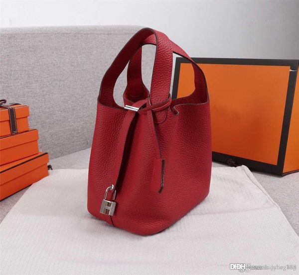 2021 new classic designer women's handbag shoulder strap shoulder bag mini leather shopping bag with lock small handbag
2021 new classic designer women's handbag shoulder strap shoulder bag mini leather shopping bag with lock small handbag