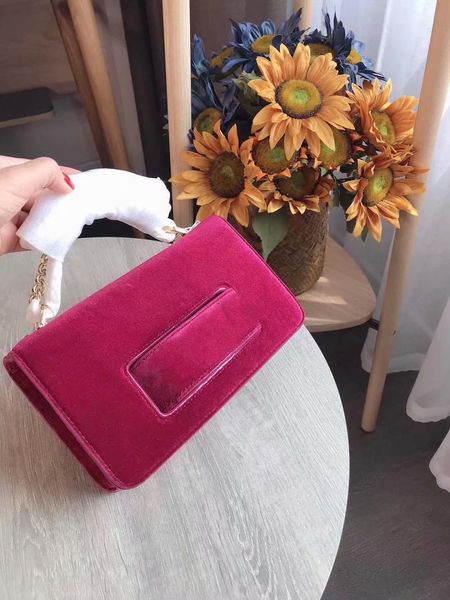 j'ariod flap bag with chain in calfskin leather carried in hand aged gold-tone metal jewellery come with dust ing
j'ariod flap bag with chain in calfskin leather carried in hand aged gold-tone metal jewellery come with dust ing