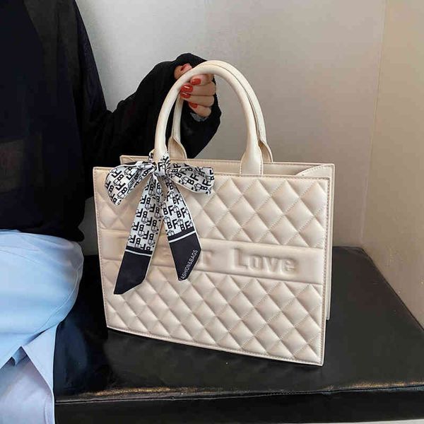 2022 factory wholesale new high sense large capacity women's fashion versatile lingge messenger bag foreign style one shoulder portable
2022 factory wholesale new high sense large capacity women's fashion versatile lingge messenger bag foreign style one shoulder portable