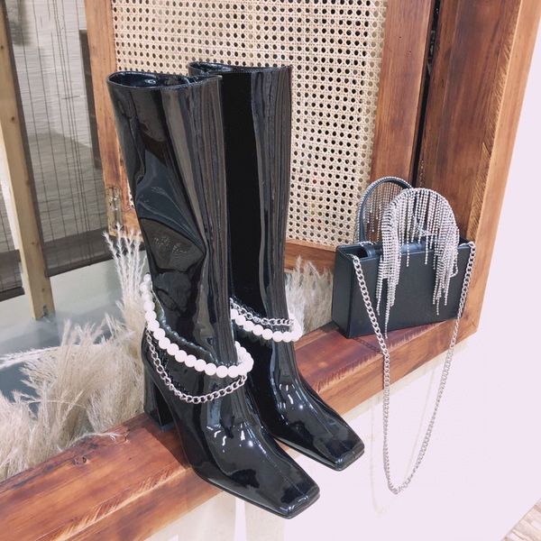fashion winter new product ladies black white patent leather shiny square head pearl temperament boots thick heel but knee high boots
fashion winter new product ladies black white patent leather shiny square head pearl temperament boots thick heel but knee high boots