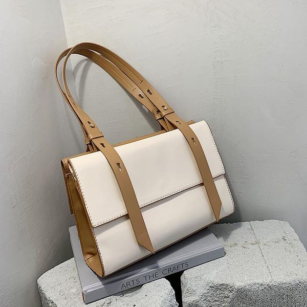 new unique bag design french square bag underarm handbag & elegant shoulder width 28cm height 20cm thickness 9cm
new unique bag design french square bag underarm handbag & elegant shoulder width 28cm height 20cm thickness 9cm