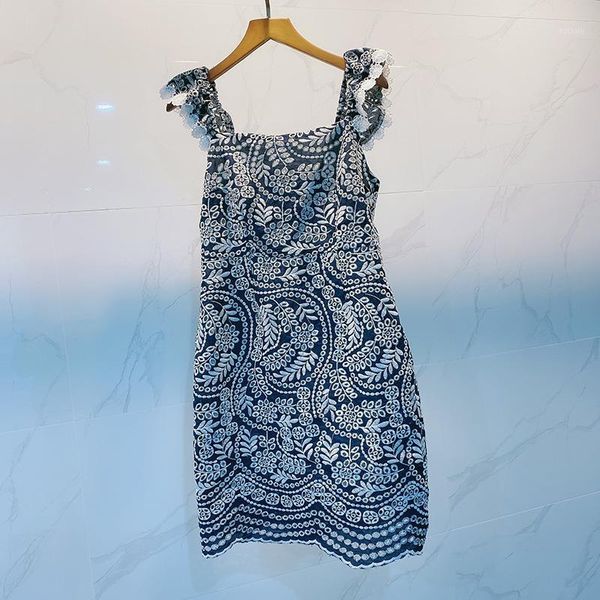 2020 autumn and winter hollow out embroidered lace dress women's slim sleeveless ruffled mini dress1, Black;gray
2020 autumn and winter hollow out embroidered lace dress women's slim sleeveless ruffled mini dress1, Black;gray