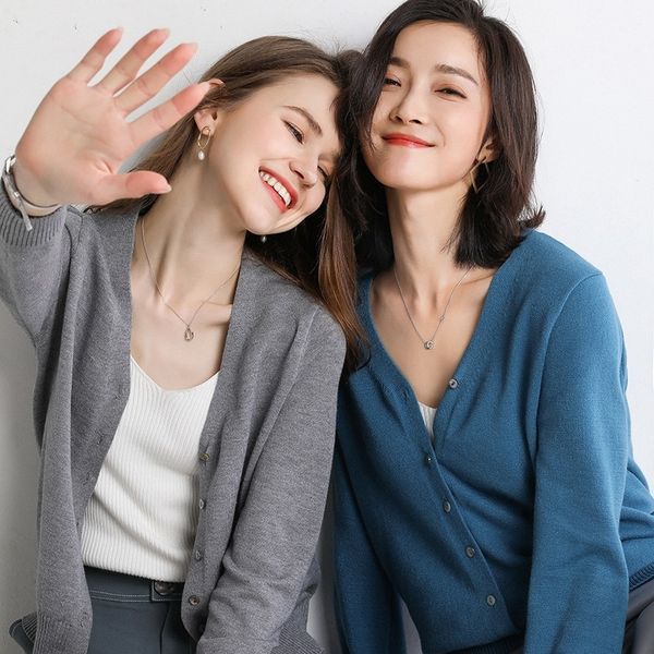 spring and autumn cardigan women's short style with v-neck thin loose knitted long sleeve jacket sweater korean sweater jacket fashion, White;black
spring and autumn cardigan women's short style with v-neck thin loose knitted long sleeve jacket sweater korean sweater jacket fashion, White;black
