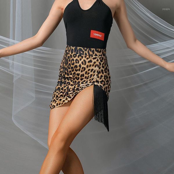 2020 new latin dance skirt female irregular tassel skirts women's ballroom cha cha samba latino dance practice wear dwy40401, Black;red
2020 new latin dance skirt female irregular tassel skirts women's ballroom cha cha samba latino dance practice wear dwy40401, Black;red