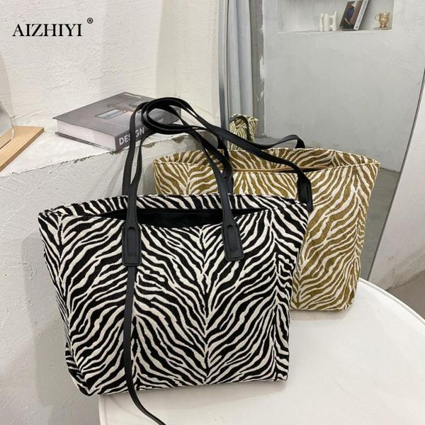 simply crossbody bags lady chain travel small handbags zebra printed canvas shoulder messenger bag for women 2020
simply crossbody bags lady chain travel small handbags zebra printed canvas shoulder messenger bag for women 2020