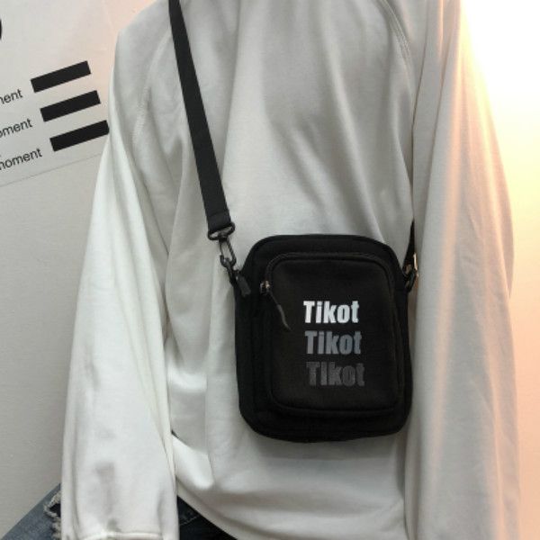 japanese alphabet printing korean fashion one shoulder bag men's canvas bag women's
japanese alphabet printing korean fashion one shoulder bag men's canvas bag women's