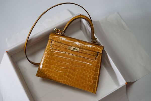 by order, wholesale yellow shinny crocodile keily 25cm fully handmade wax thread,can make other size,many colors for chosen,fast delivery
by order, wholesale yellow shinny crocodile keily 25cm fully handmade wax thread,can make other size,many colors for chosen,fast delivery