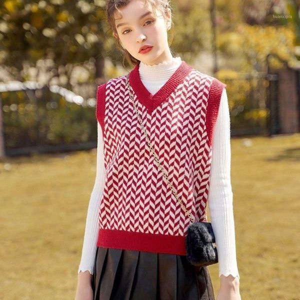 women sleeveless pullover autumn 2020 england style vintage geometric plaid v neck knitted sweater vest casual waistcoat t5041, Black;white
women sleeveless pullover autumn 2020 england style vintage geometric plaid v neck knitted sweater vest casual waistcoat t5041, Black;white