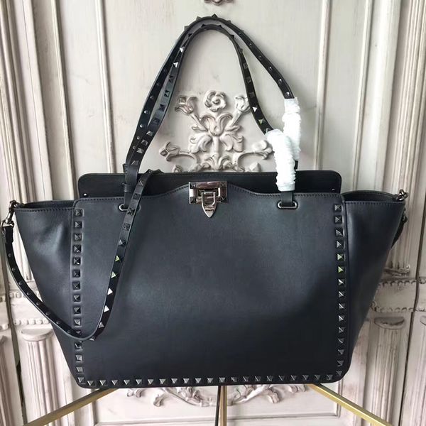 new style 0973 shopping bags have qualitative feeling super the body is embedded with full button nails removable stud shoulder strap bags
new style 0973 shopping bags have qualitative feeling super the body is embedded with full button nails removable stud shoulder strap bags