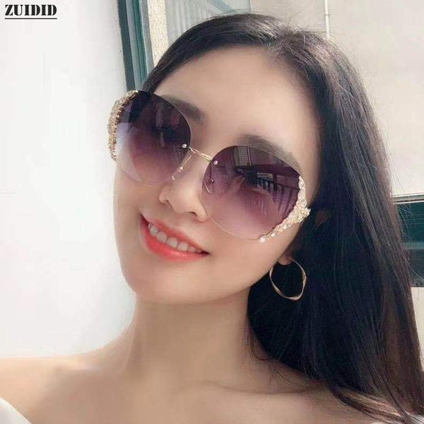 new rimless trendy sunglasses for women with diamond-encrusted big frame sunglasses web celebrity lentes de sol mujer trend bril, White;black
new rimless trendy sunglasses for women with diamond-encrusted big frame sunglasses web celebrity lentes de sol mujer trend bril, White;black