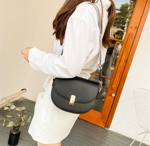 one shoulder bag for ladies new fashion cross-body bag for women 2020 popular saddle bag a replacement
one shoulder bag for ladies new fashion cross-body bag for women 2020 popular saddle bag a replacement