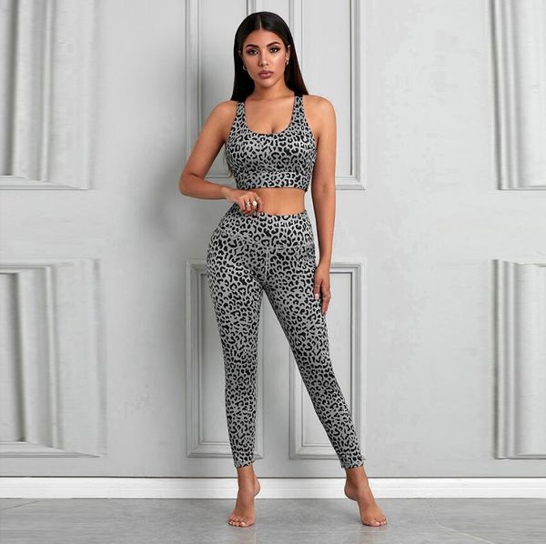 shiying's new yoga clothes two-piece chest pad all-in-one sports suit women's high-waist trousers and quick-drying fitness clothes
shiying's new yoga clothes two-piece chest pad all-in-one sports suit women's high-waist trousers and quick-drying fitness clothes