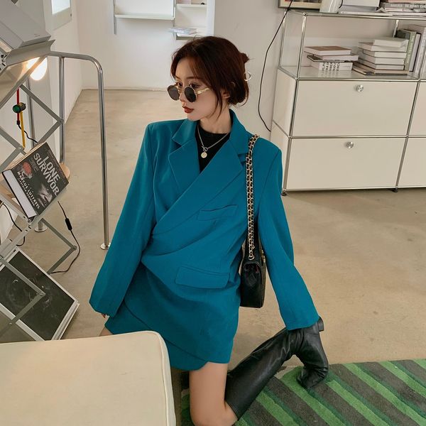 2021 spring new korean loose personality shackle suit jacket for women, White;black
2021 spring new korean loose personality shackle suit jacket for women, White;black