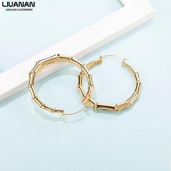 2pcs/set chic style geometric hoop earrings gold hoop earrings for women copper gold plated gift for girl 59mm diameter, Golden;silver
2pcs/set chic style geometric hoop earrings gold hoop earrings for women copper gold plated gift for girl 59mm diameter, Golden;silver