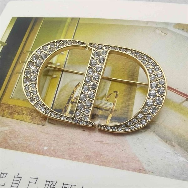light luxury inlaid brooch women's fashion simple personality anti pin clothing and accessories jewel, Gray
light luxury inlaid brooch women's fashion simple personality anti pin clothing and accessories jewel, Gray